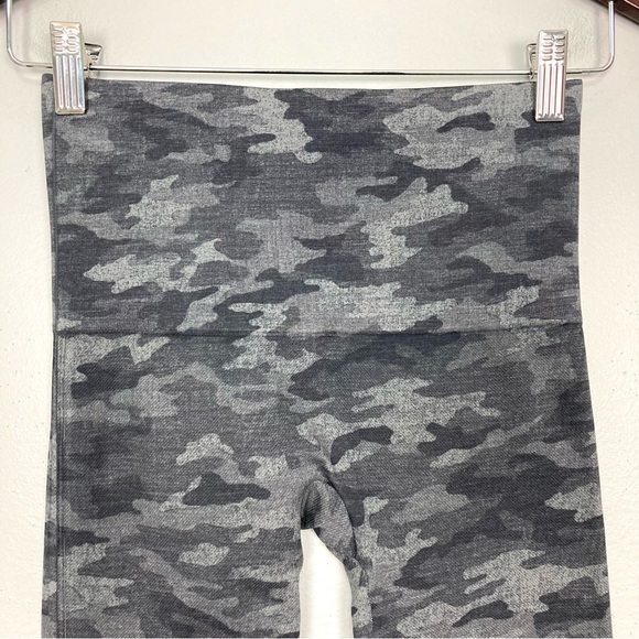 SPANX Look At Me Now Leggings In Camo Women’s Size M Full Length Slimming Gray - Picture 6 of 7